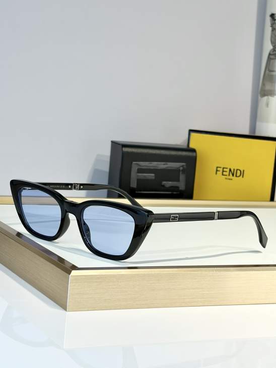Picture of Fendi Sunglasses _SKUfw79721863fw